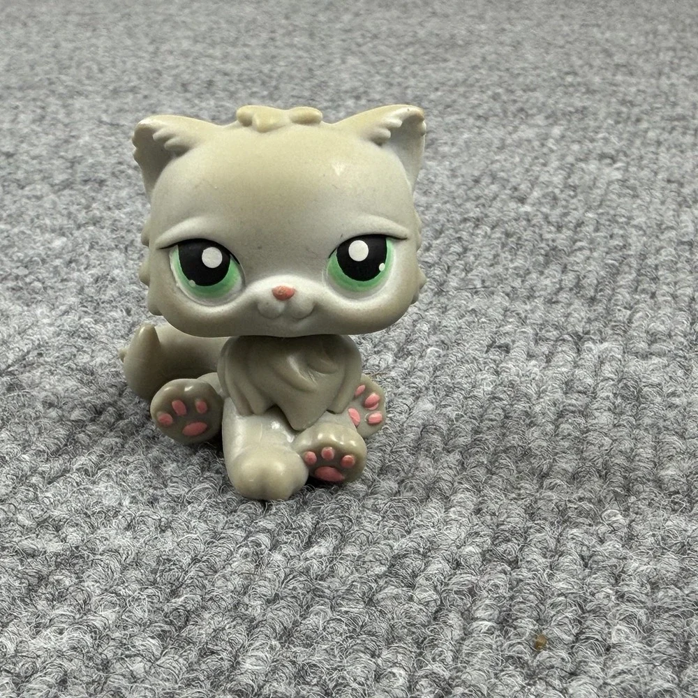 Hasbro Littlest Pet Shop Gray Persian Cat Figure #82 2007 Green Eyes LPS Toy